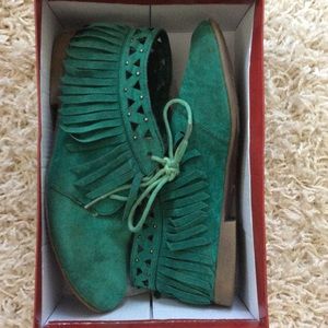 Breckelle’s!! The cutest little aqua shoes!